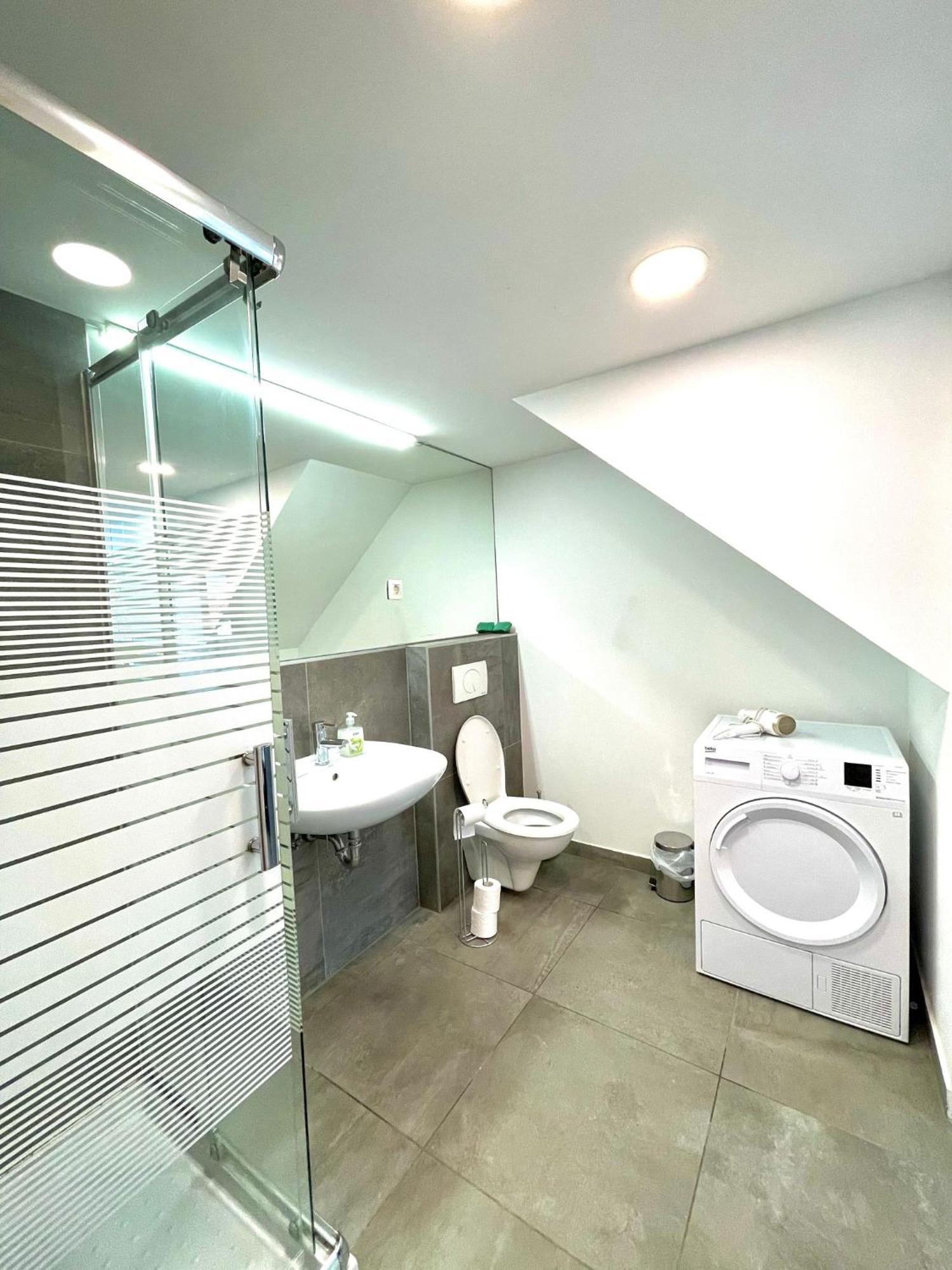 Apartma Khan Ljubljana