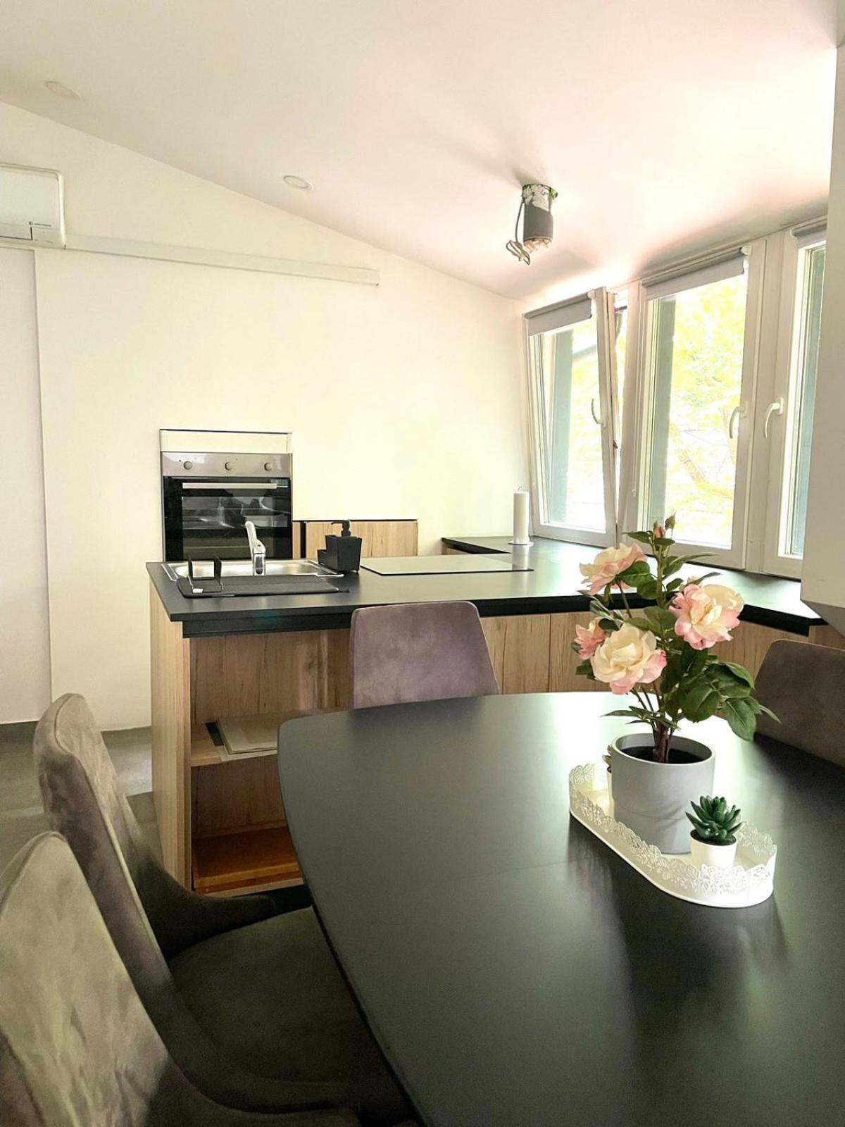 Apartma Khan