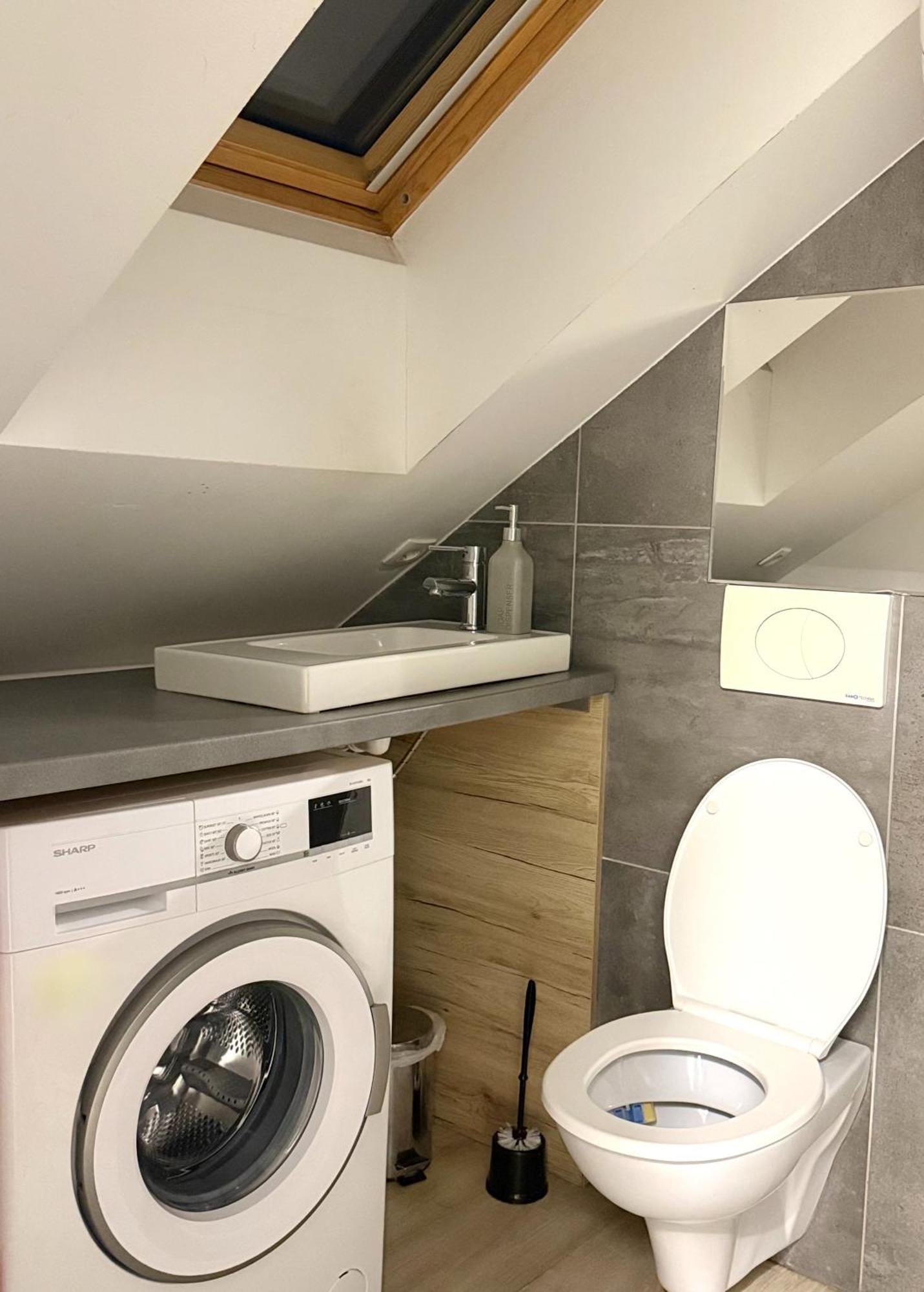 Khan Apartma *