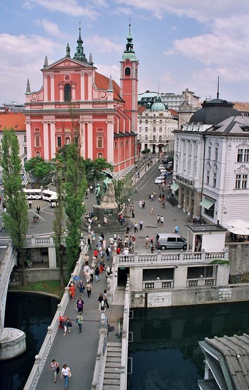 Apartma Khan *